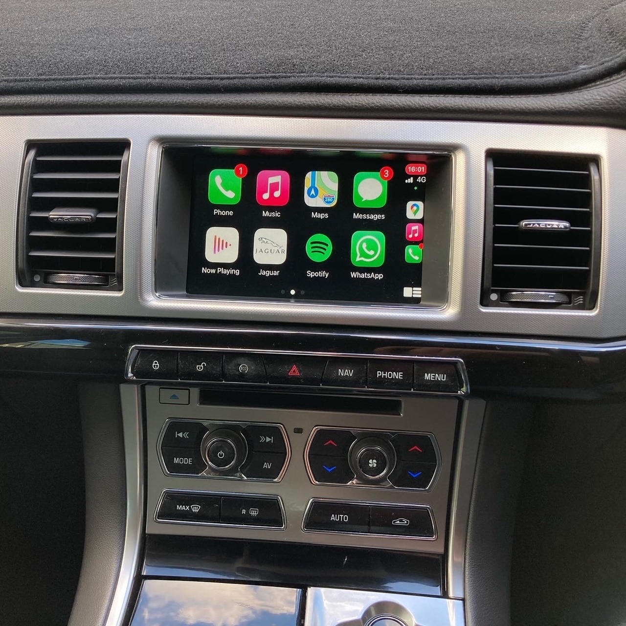 Jaguar Apple CarPlay & Android Auto