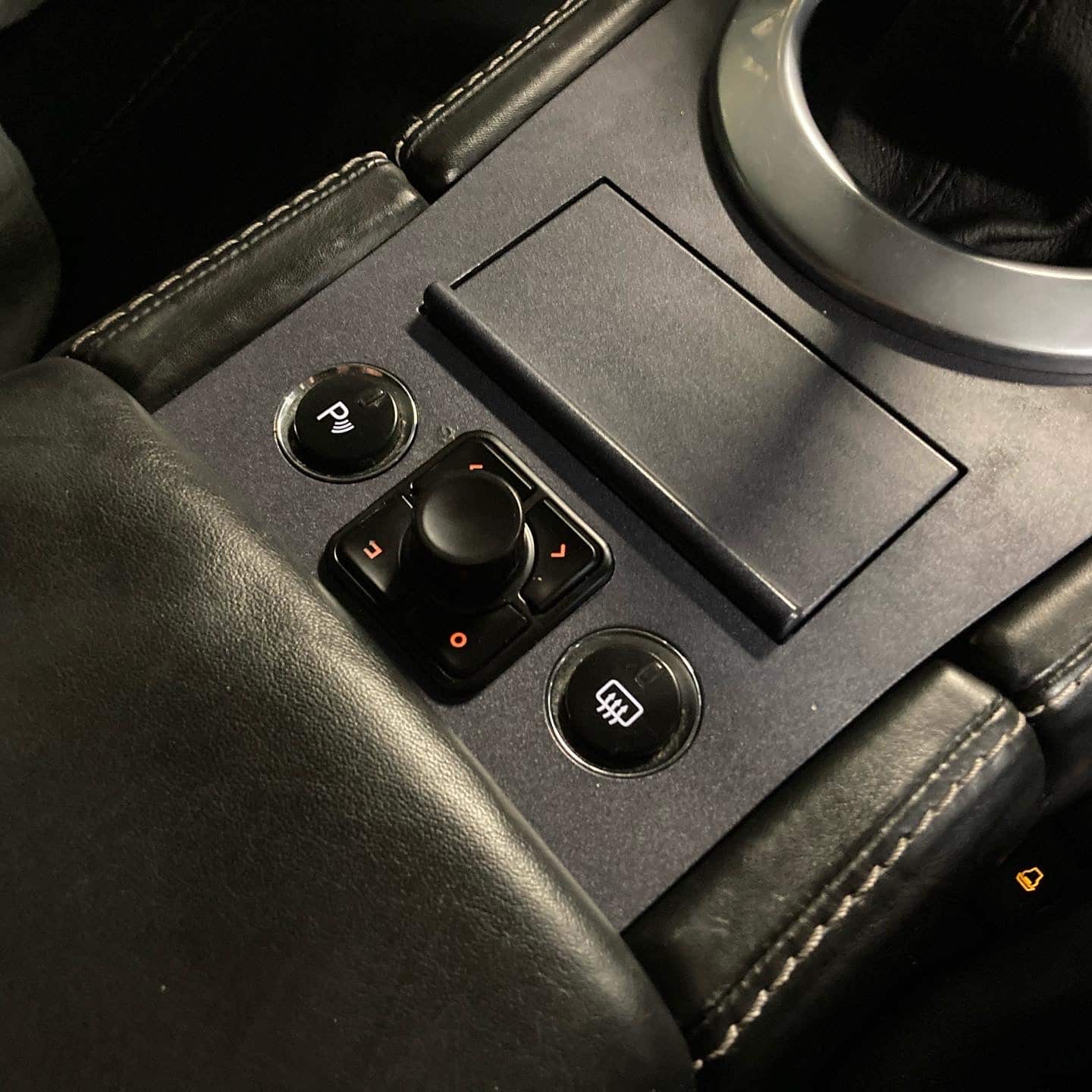 Aston Martin Apple CarPlay & Android Auto
