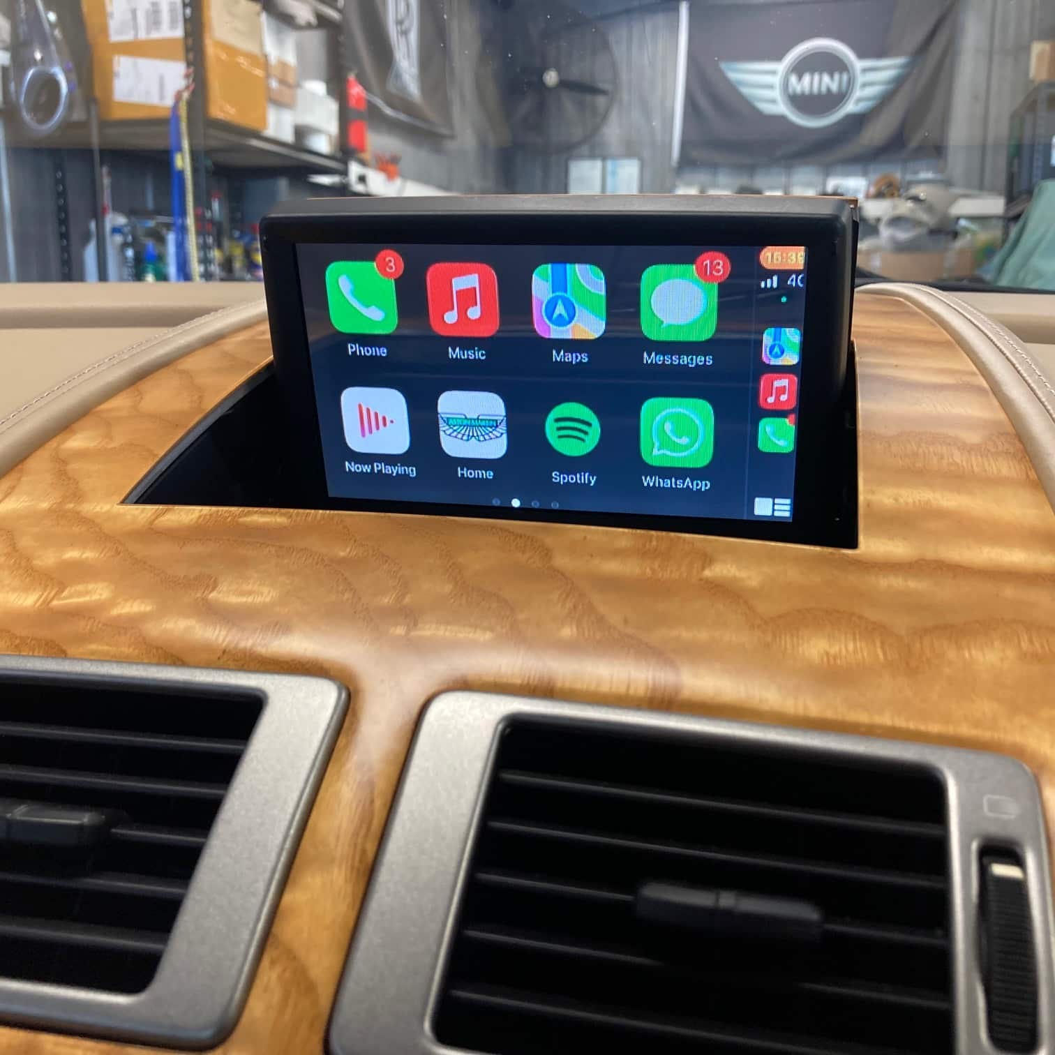 Aston Martin Apple CarPlay & Android Auto