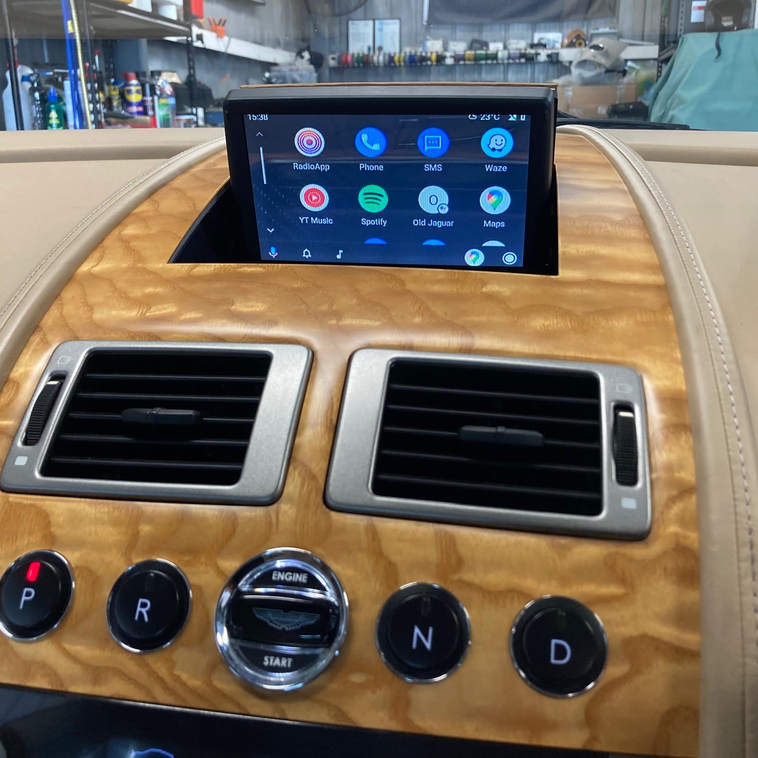 Aston Martin Apple CarPlay & Android Auto