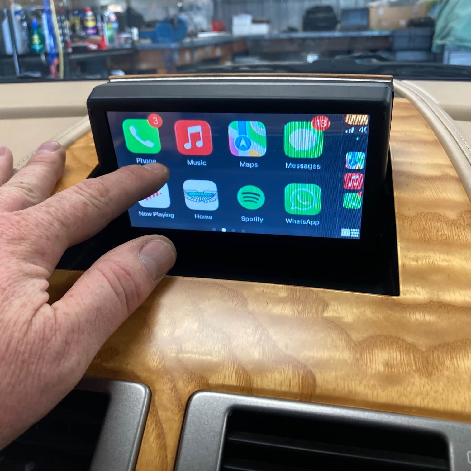 Aston Martin Apple CarPlay & Android Auto