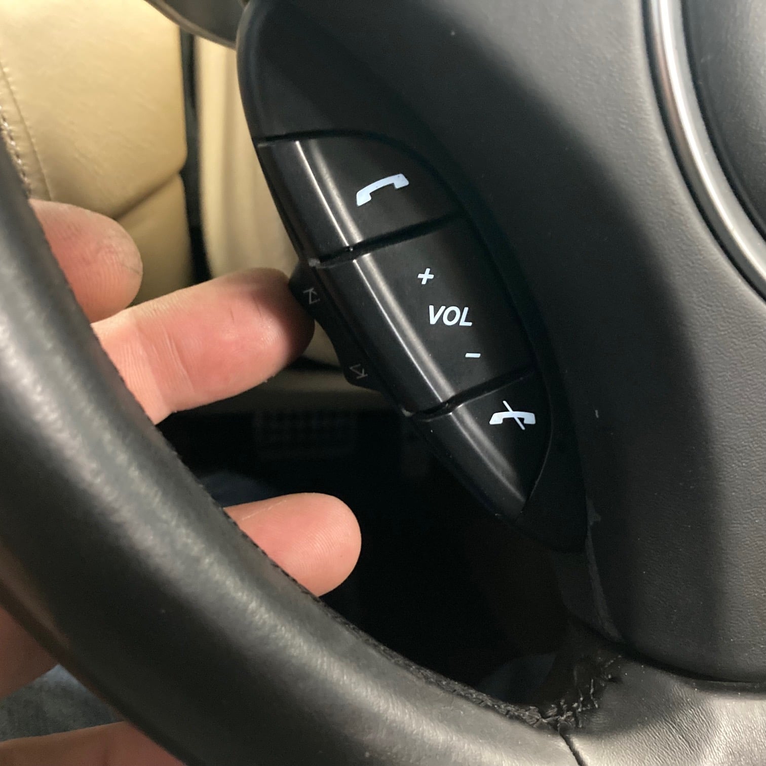 Aston Martin Apple CarPlay & Android Auto